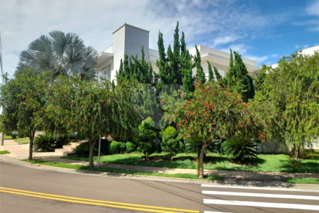 Casa à Venda no Condomínio Damha III – Elegância e Conforto para sua Família