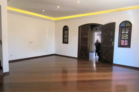 Casa à venda com 187m², 3 quartos, 2 suítes e 2 vagas de garagem próximo à USP