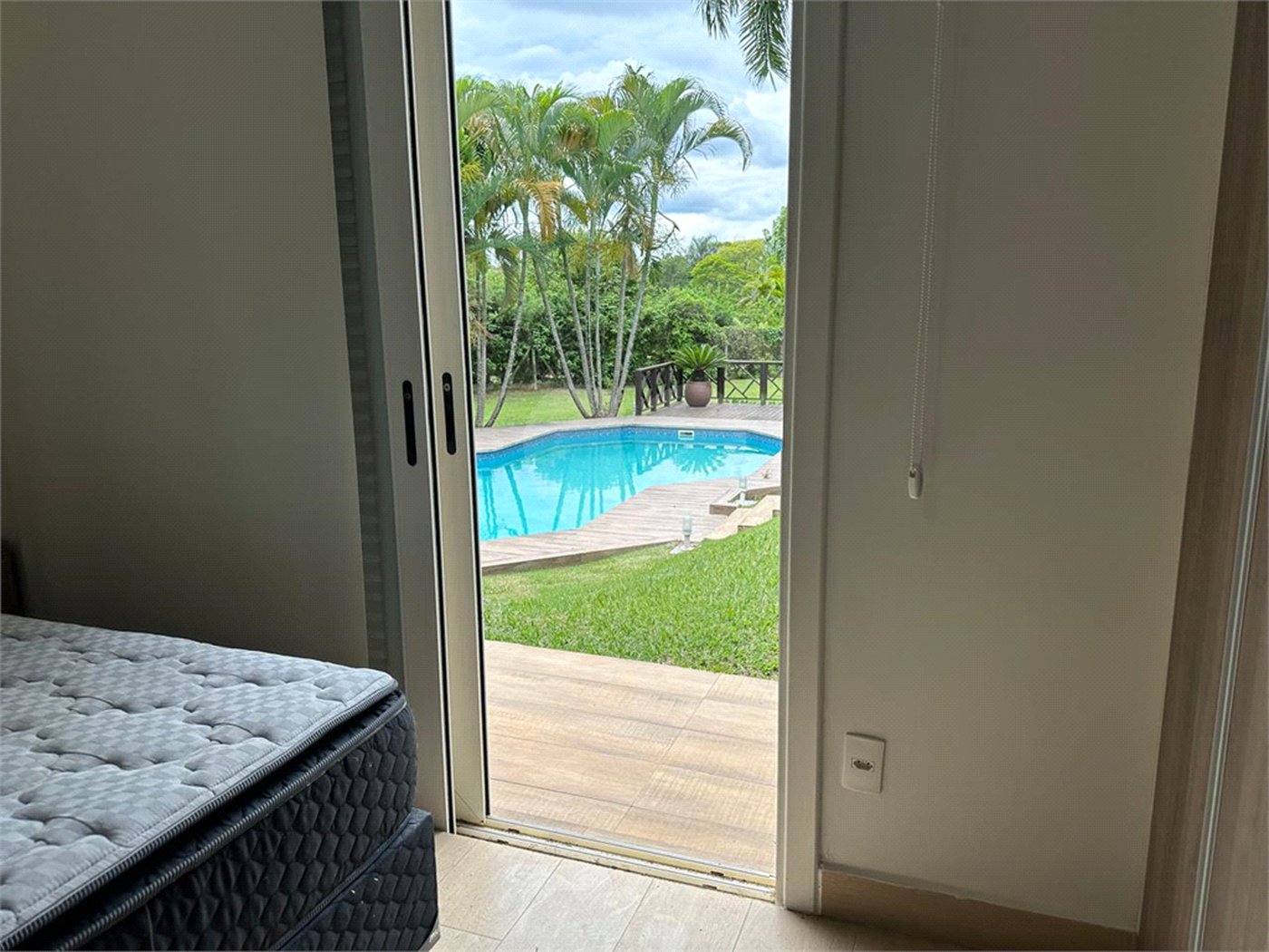 Chácara no Condomínio Vale das Laranjeiras em Indaiatuba SP - Venda - R$ 3,600.000,00 - Locaçao - R$ 30.000,00 mais encargos - Linda, espaçosa, aconchegante, acabamento de alto padrão em rua tranquila e arborizada, em um dos Condomínios mais valorizados de Indaiatuba. Com fácil acesso as principa