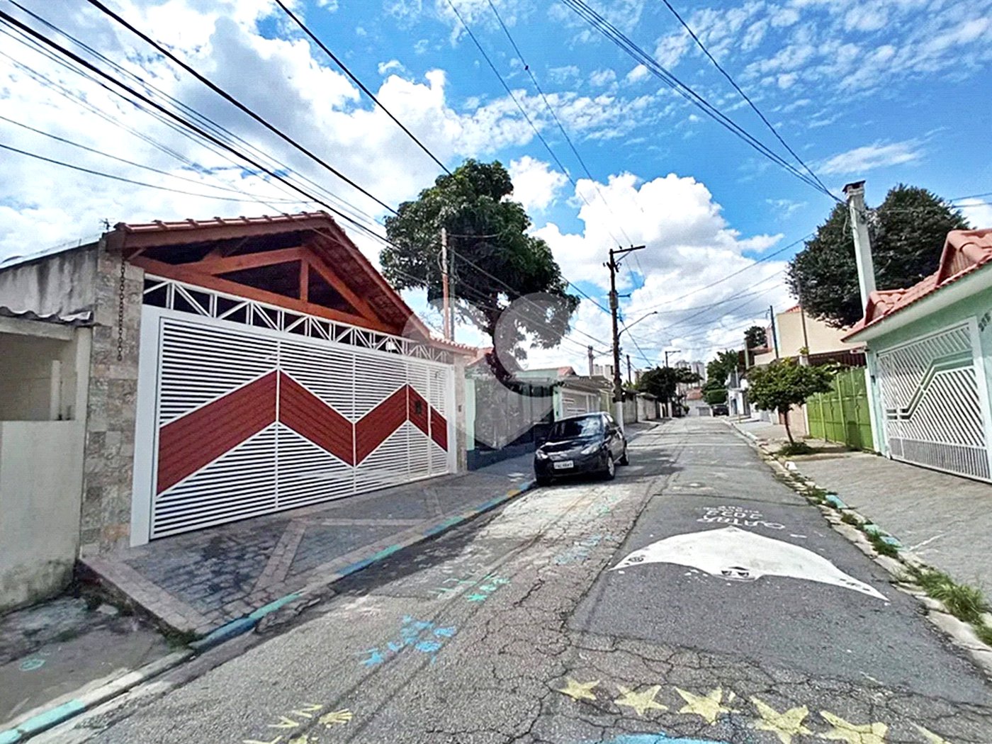 Casa Santa Teresinha | 4 Suítes | 280m² | 3 Vagas | Excelente Localização