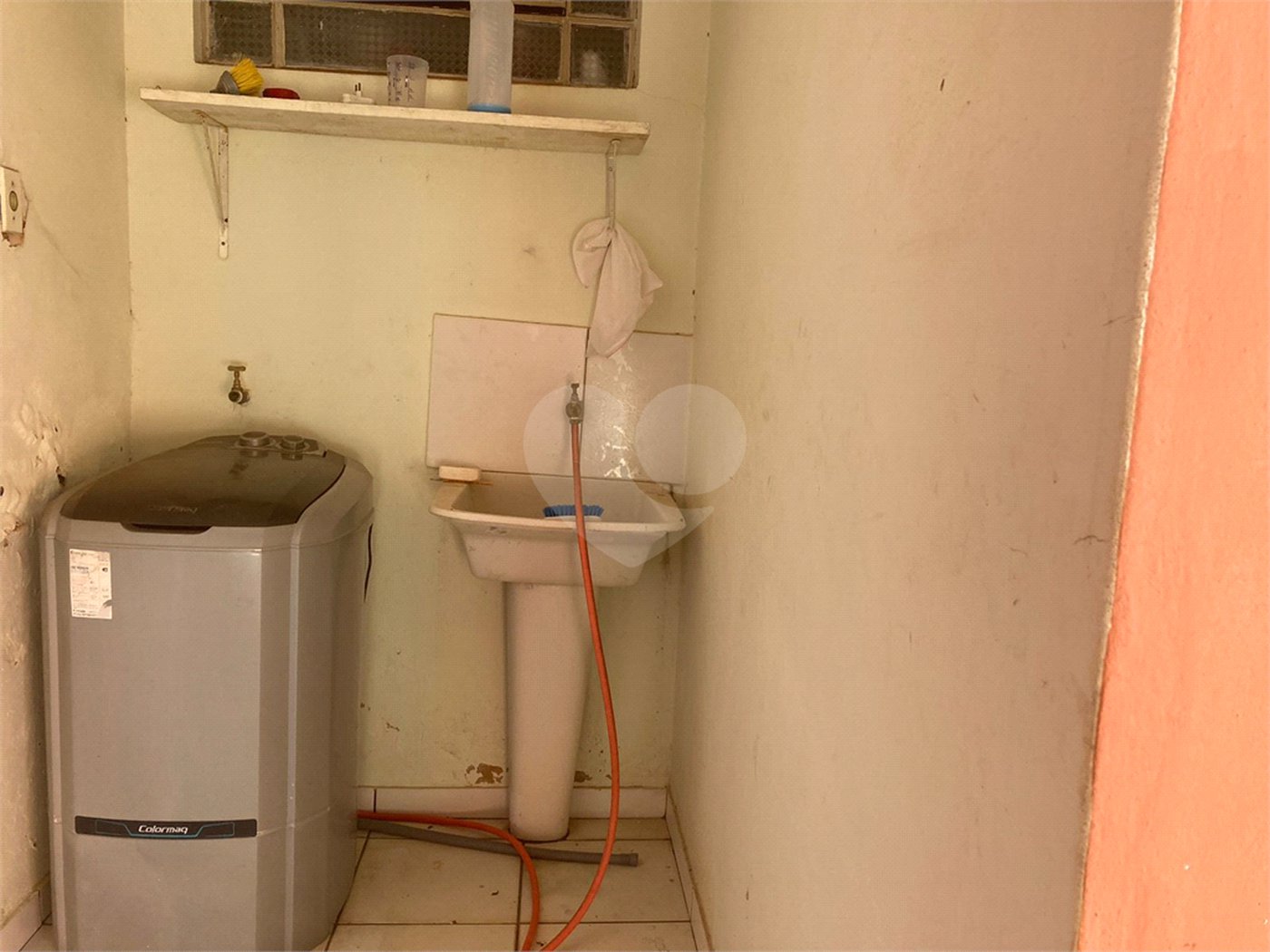 Vende-se excelente casa próxima ao Centro