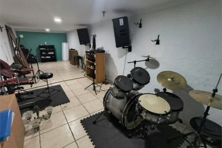 Sobrado à venda amplo, 3 quartos, 1 suíte, 3 vagas com piscina na Vila Indiana próximo à USP