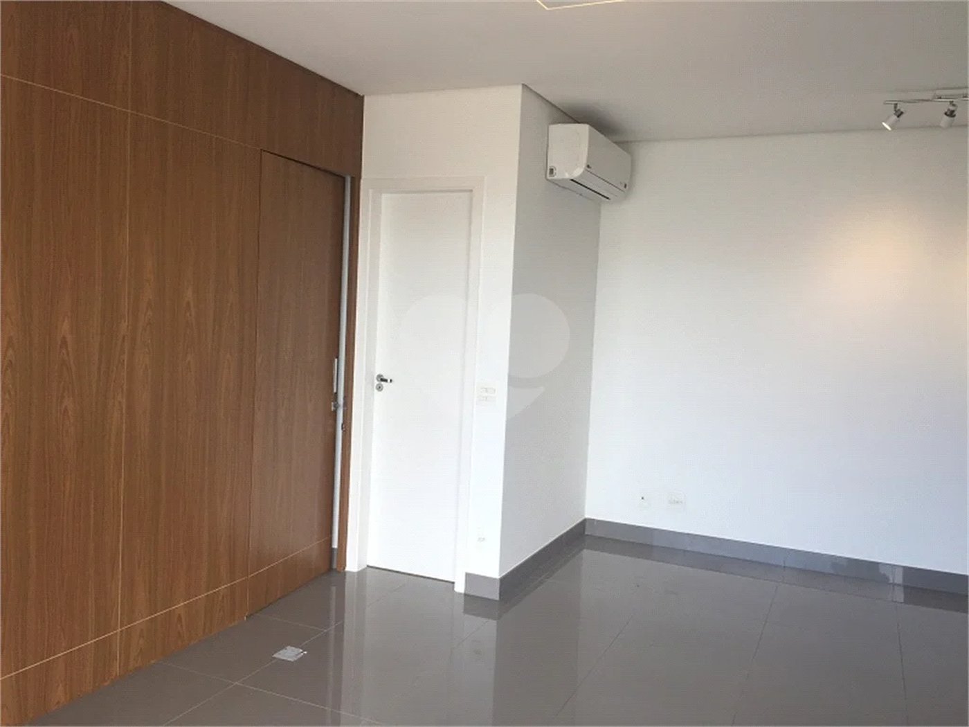 EXCELENTE APARTAMENTO PARA LOCAÇÃO NO ITAIM BIBI, 70 M2, 1 SUITE, 2 BANHEIROS, 2 VAGAS