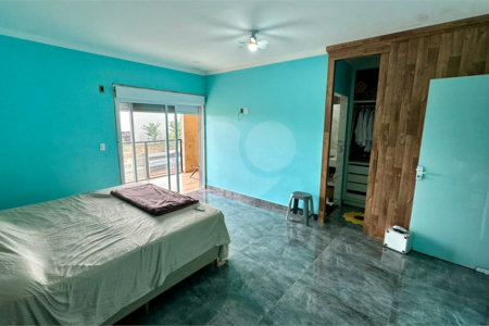 Sobrado a venda com 3 dormitorios sendo 1 suite com closet e varanda no bairro Arcoville