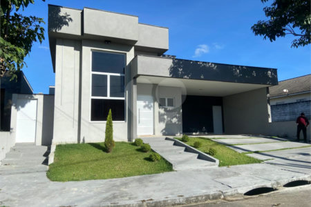 MARAVILHOSA CASA NO CONDOMÍNIO TERRAS DO VALE