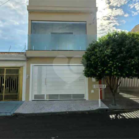 Sobrado 3 quartos 1 suíte e área de lazer