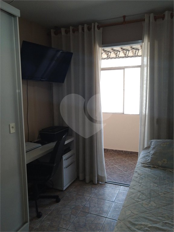 Apartamento duplex, espaçoso, ensolarado. Ideal para uma bela modernização.