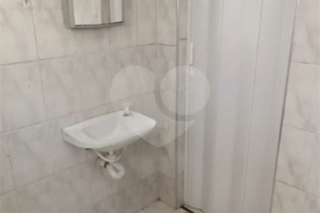 4 casas independentes em terreno de 245m² , à venda no Jardim Soares em Guainazes.