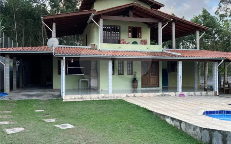 Sítio encantador em Nazaré Paulista – 1.000 m² de terreno, piscina e varanda gourmet