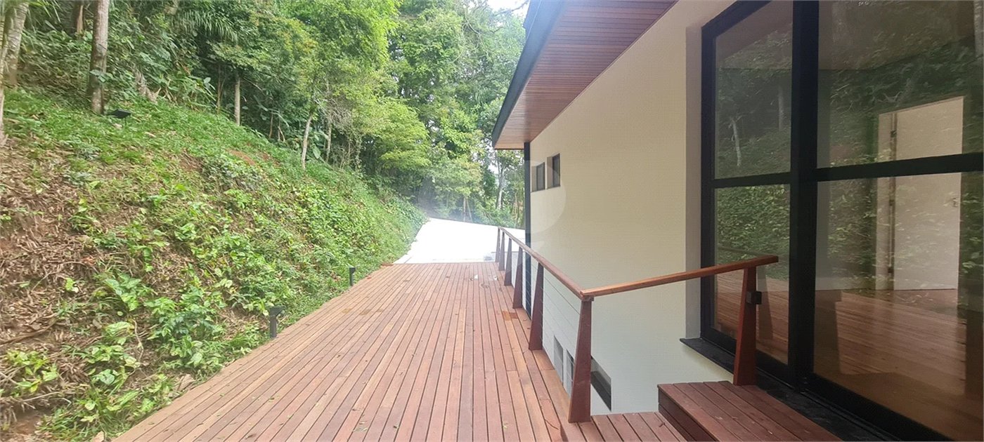 Casa à venda com 3 suítes no condomínio Alpes da Cantareira, Mairiporã - SP