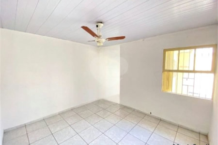 Casa com 224m², 3 dormitórios, 4 vagas, à venda na Vila Ema.