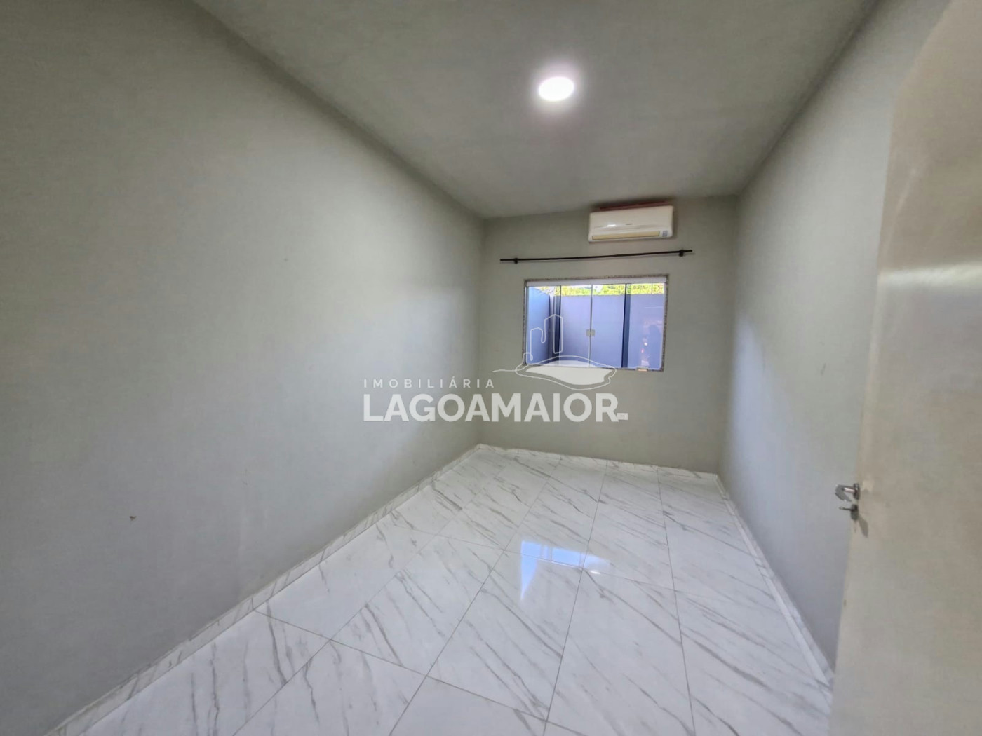 Casa à venda com 2 quartos em Parque Das Mangueiras, Três Lagoas - MS