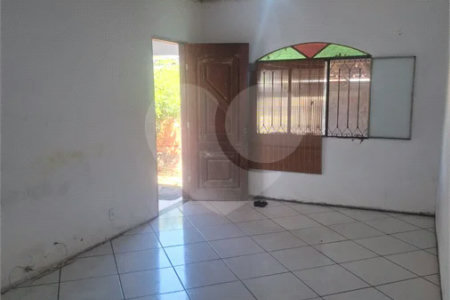 CASA LINEAR PRECISANDO DE REFORMA, 2 QUARTOS COM SUÍTE À VENDA, 121M² DE AREA CONSTRUIDA- CAMPO GRANDE