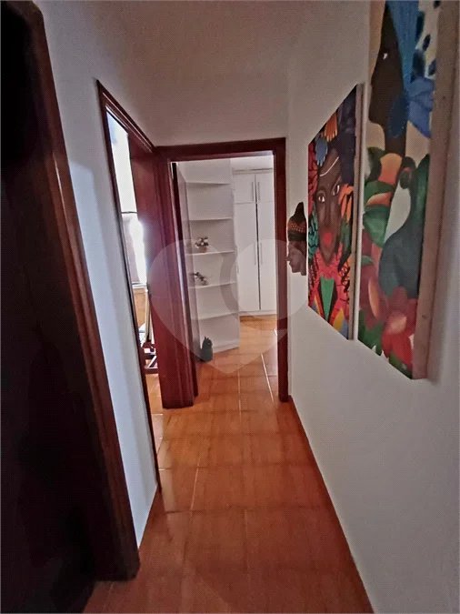 Casa à venda em Atibaia com 5 dormitórios (1 suíte), piscina e área gourmet, 2 vagas garagem, avalia permuta e financiamento