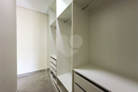 Indaiatuba - Condomínio Milano - Sobrado - 350 m² de terreno - 240 m² de área construída - 4 vagas de garagem, sendo 2 cobertas - Salas de estar e jantar integradas - 3 suítes com closet e varanda no pavimento superior - Escritório no térreo - Espaço gourmet com churrasqueira - Banheiro externo