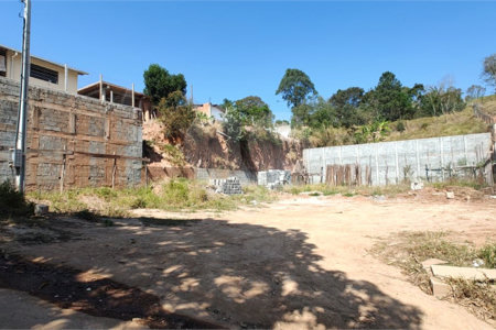Terreno em Atibaia com 681 metros, pronto para construir, excelente localização, aceita financiamento