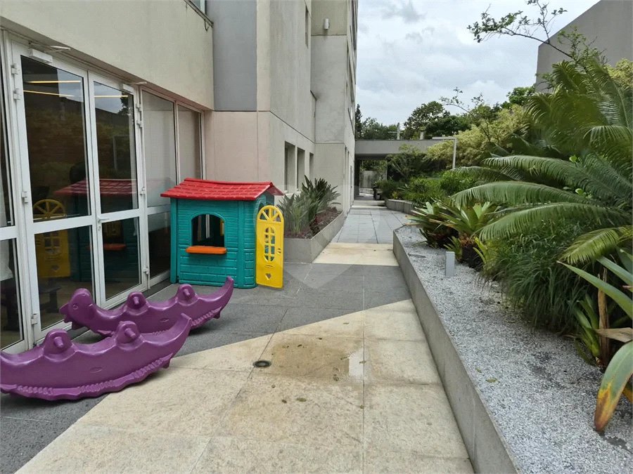Oportunidade na Vila Leopoldina!! Apartamento com dois dormitórios, sendo uma suíte, dois banheiros, e com duas vagas.