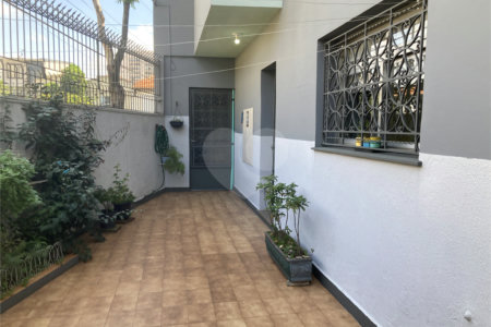 Casa com 4 dormitórios na Saúde.