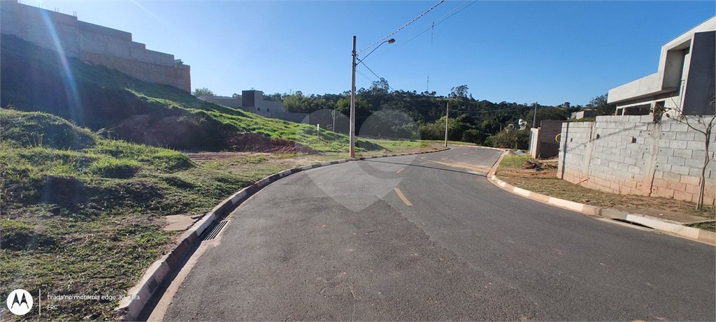 Terreno em condomínio fechado com 1.086 metros, pronto para construir, ampla área de lazer, aceita financiamento