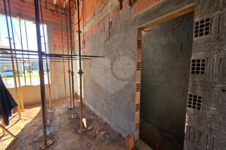 Casa térrea 3 dormitório 1 suíte com closet à venda no Condomínio Vileneuve,