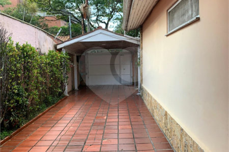 Casa à venda com 3 quartos, sendo 1 suíte, em Interlagos, São Paulo, SP