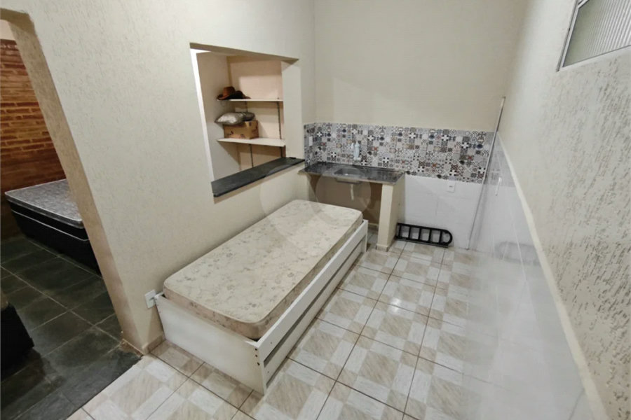 Casa à venda com 4 quartos, sendo 2 suítes,  em Country Residencial Felix, Bom Jesus dos Perdões, SP