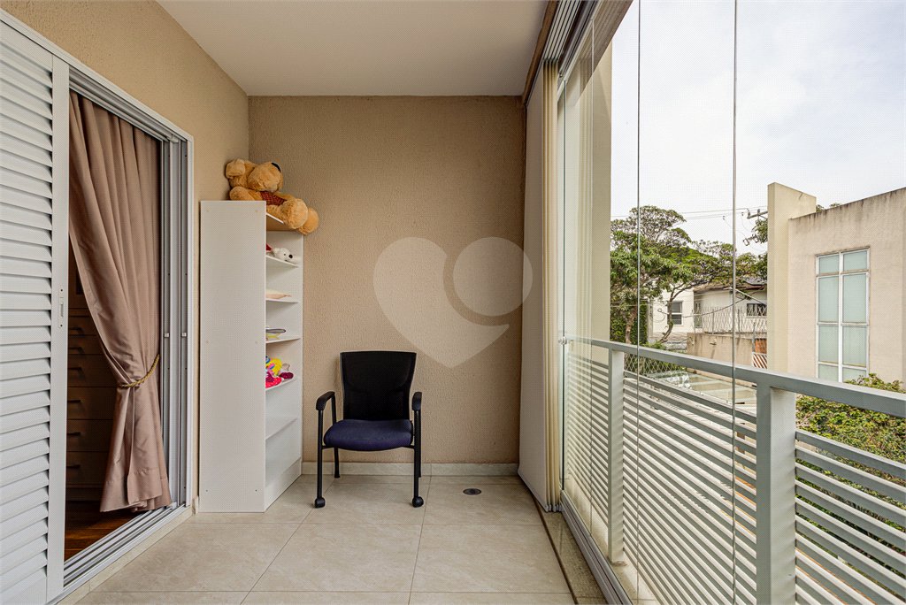 Casa à venda com 4 quartos, sendo 2 suítes, no condomínio Residencial Terras Altas, São Paulo - SP