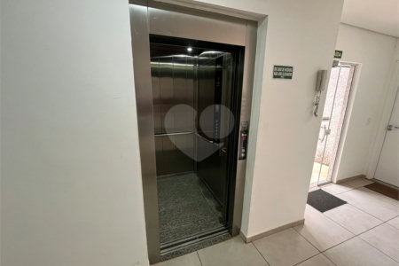 Apartamento á venda na região do Vila Prado.