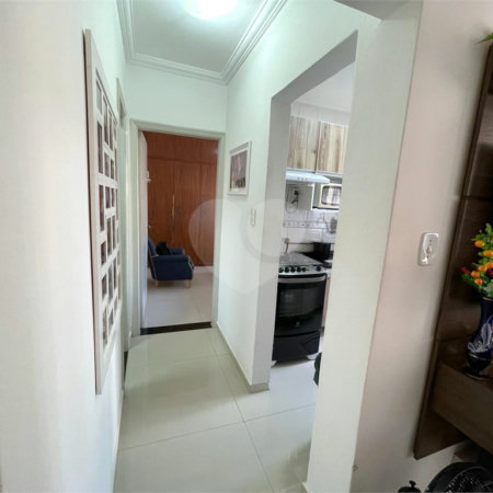 Apartamento á venda na Bela Vista com 57m² reformado e com armário embutido.