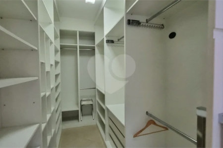 Lindo sobrado com 4 suites e piscina à venda, 365m², por R$ 2.450.000,00 no condomínio Villa Suiça, em Indaiatuba/SP.