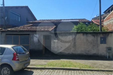 CASA LINEAR PRECISANDO DE REFORMA, 2 QUARTOS COM SUÍTE À VENDA, 121M² DE AREA CONSTRUIDA- CAMPO GRANDE