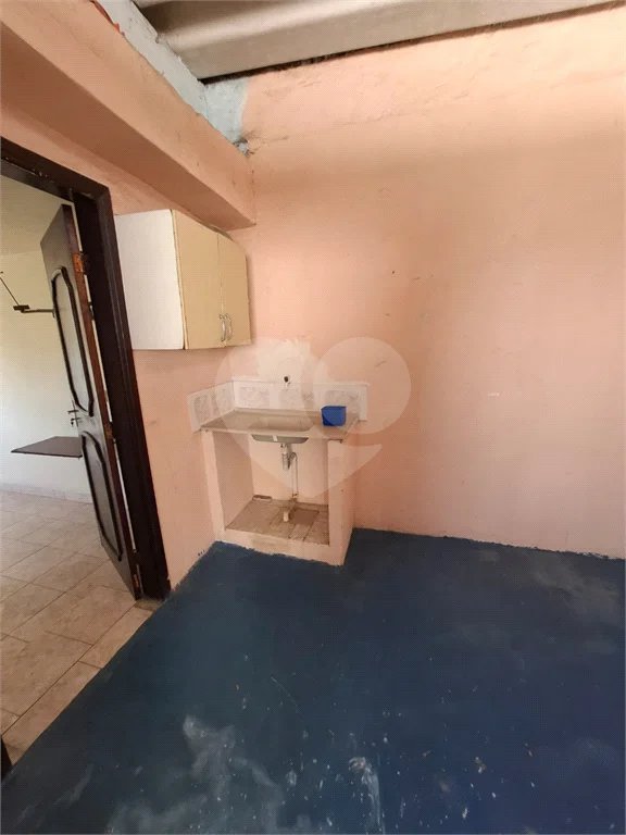 Ó TIMO CASA COM 3 QUARTOS E TERRAÇO EM CONTOMINIO FECHADO