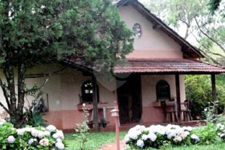 Spa Rural Chácara das Rosas à venda, a apenas 3 km do centro.
