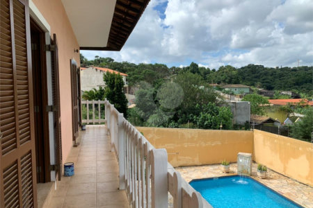 Casa ampla à venda no Vale das Flores em Atibaia