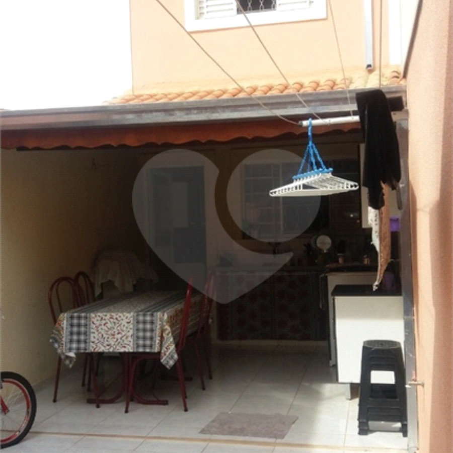 Sobrado em Atibaia com 2 dormitórios (1 suíte), 2 vagas de garagem, avalia permuta, aceita financiamento bancário