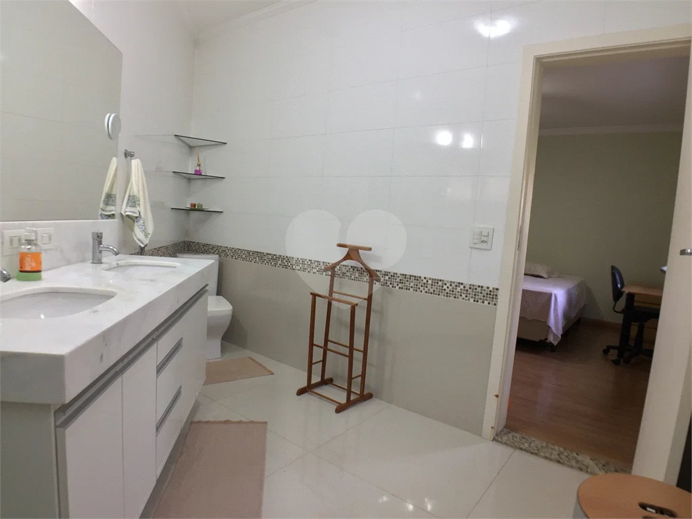 Condomínio à venda com 4 quartos, sendo 3 suítes, em São Joaquim, Vinhedo, SP