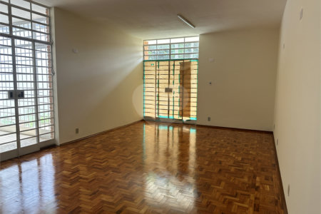 Casa térrea no Centro para venda ou locação