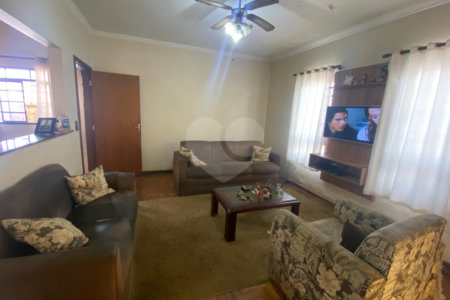 Casa à Venda com Excelente Potencial Comercial – Avenida José Pereira Lopes, São Carlos