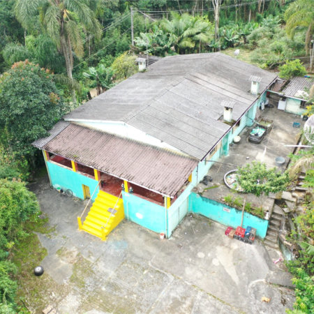 Tapiraí Sp - Sítio Santa Clara - Area de 12,1 ha - composto por casa principal, galpões poço artesiano, ótima área para plantios. Fica localizado a aproximadam. 1 quilômetro da prefeitura. Area preservação permanente- 4,6 ha - Area aproveitável - 4,6 ha - area utilizada rural - 2,5 ha -R$ 750.000,00