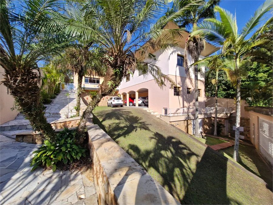 Casa à venda com 4 suítes no condomínio Villa Viana II, Cotia - SP