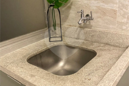 Apartamento 1 Dormitório à Venda na Rua Frei Caneca