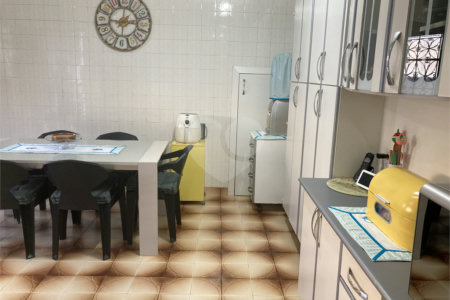 Casa com 4 dormitórios na Saúde.