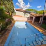 Casa Térrea 5 quartos bem localizada com piscina.