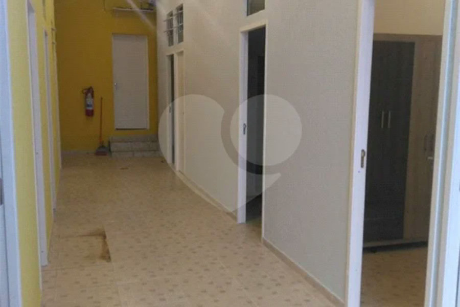 Imóvel Comercial para Venda ou Locação em ótima localização na Rua Palacete das Águias, 300.