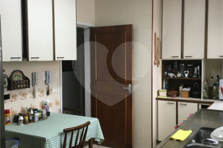 Campo Belo: Elegante Apartamento de 113 m² com Suíte e 2 Vagas em Localização Privilegiada