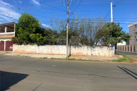 Terreno com 150,00 m² de área .