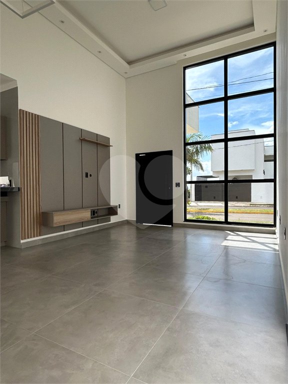 Casa térrea 3 quartos 1 suíte no residencial Terra dos Buritis