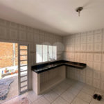 Casa térrea com salão comercial para venda no Santa Felícia.