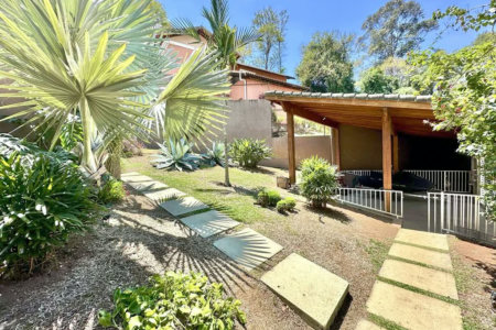 Magnífica Casa Contemporânea na Fazendinha - 4dorms | 3 Suites | Gourmet, piscina, lareira, hóspedes, escritório! Muito Verde e Tranquilidade em um dos melhores condominios da Região .