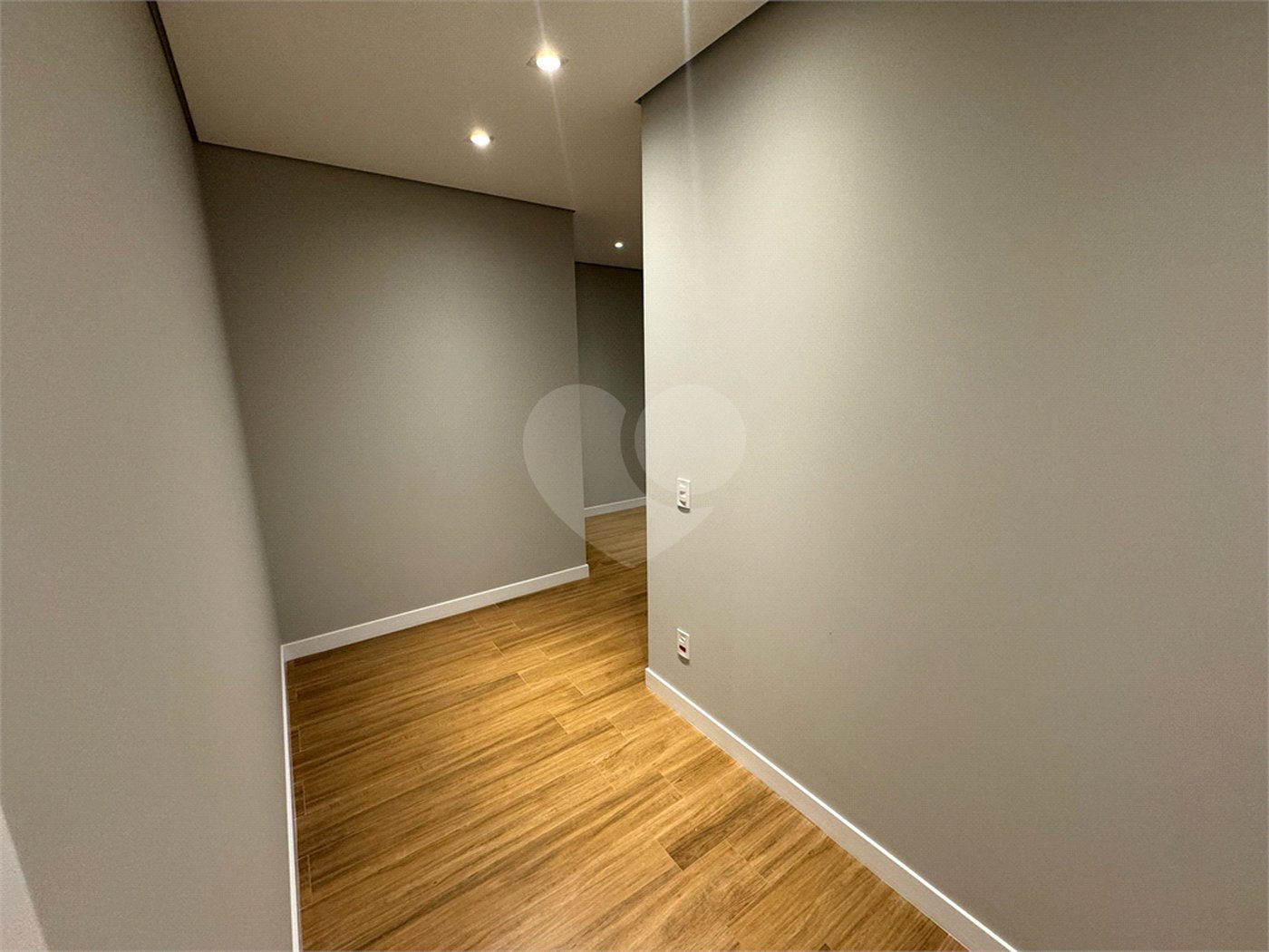 CASA A VENDA COM 3 DORMITÓRIOS, SENDO 1 SUITE NO SESIDENCIAL VILLENEUVE